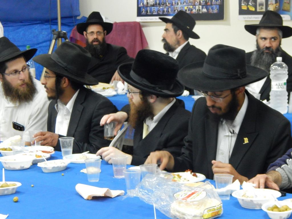 מאות חגגו ב'ממש' בהתוועדות יום הולדת לנשיא
